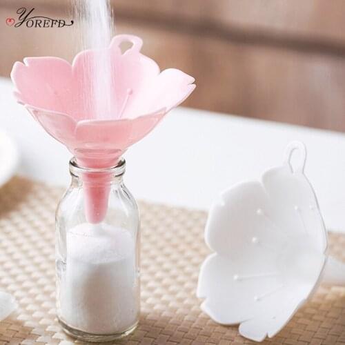 OYOREFD 2pcs/set Creative Cherry Blossom Kitchen Funnel Home Olive Oil Condiments Liquid Powder Dispenser Kitchen Accessories