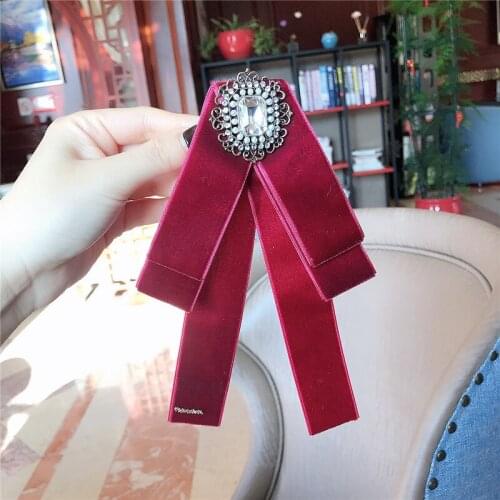 Korean Velvet Bowtie Brooch Fabric Bow Tie Rhinestone Collar Pin Fashion Shirt Brooches Jewelry Luxury for Women Accessories