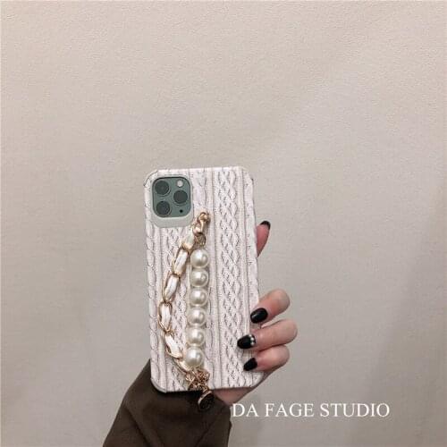 Hot Sale Fashion Sweater Pattern Pearl Bracelet Wrist Phone Case for iPhone 12 Girls Simple Soft Cover for iPhone 11/7/8/X/XR/XS