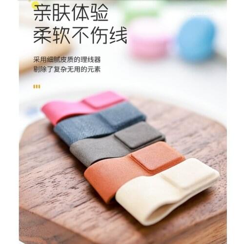 Exquisite and compact design easy to carry built-in magnet and absorb suitable for a variety of wire headphone winders J06