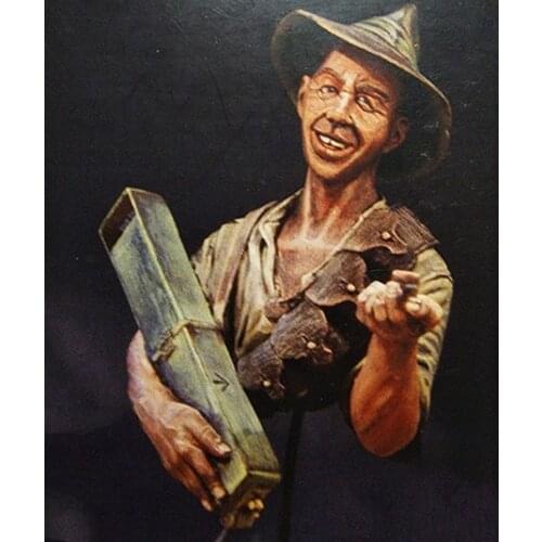 New Unassembled 1/12 anicent man with hat and smile bust Resin Figure Unpainted Model Kit