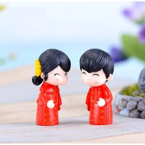 ZOCDOU 2 Pieces Red Chinese Costume Lovely Marriage Couple Lovers Doll Small Figurine Crafts Figure Ornament Miniatures Deco