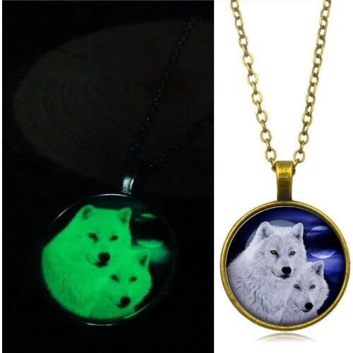 Classic Fashion Glass Dome Glow In The Dark Women Men Creative Jewelry New Snow Wolf Luminous Pendant Necklace Gifts