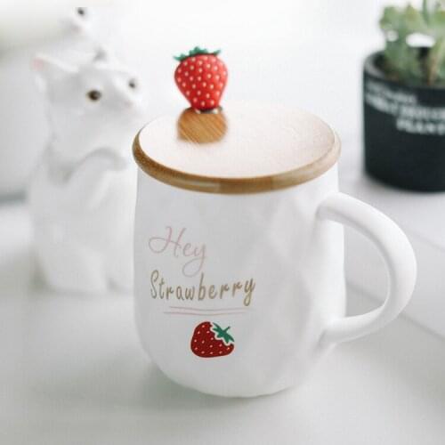 Fashion Coffee Mugs Creative Ceramic Cups Nordic Cute with Lid Spoon Strawberry Milk Ceramic Tazas De Ceramica Tea Mug BB50