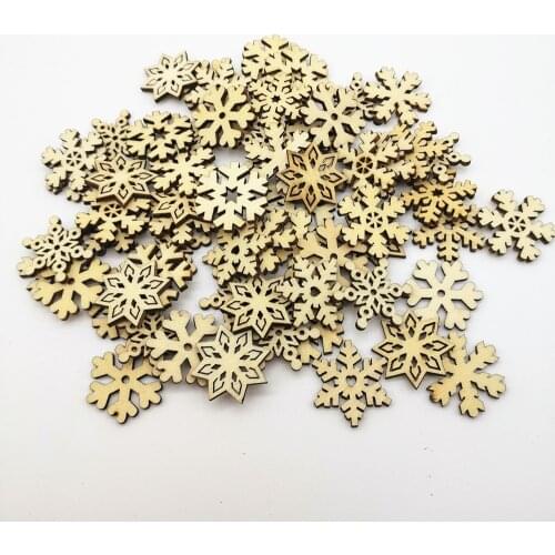 50pcs/lot 25mm Natural Wooden Mixed Christmas Shapes Pendants Winter Snowflake Home Decorations Accessories