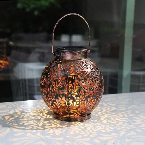 Retro hanging solar lantern garden outdoor light, metal waterproof LED table lamp to decorate the porch garden terrace