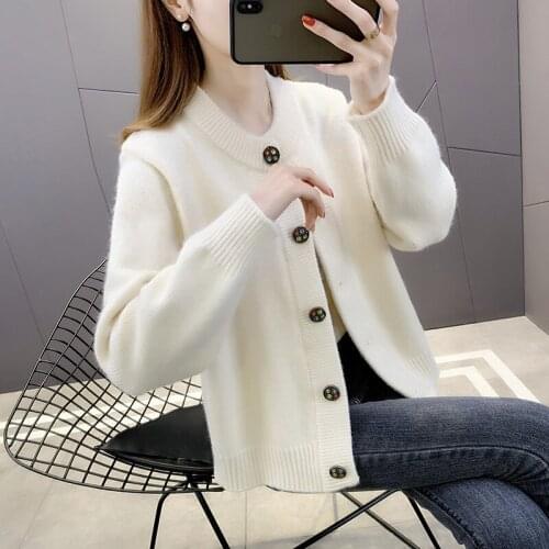 Small cardigan sweater female early spring in 2021, the new hot style knitted coat female in the spring and autumn