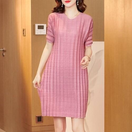 Summer Dress 2021 Plus Size For Women 45-75kg New Round Neck Short Sleeved Elastic Loose Miyake Pleated Dress Knee Length