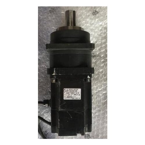 SGMP-04A3G14B servo motor , used in good condition . 80% appearance new , good working , free shipping