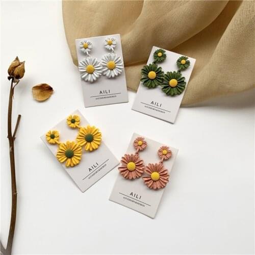 Fashion little pure and fresh and exaggerated color earrings little Daisy earrings temperament contracted girl earrings jewelry