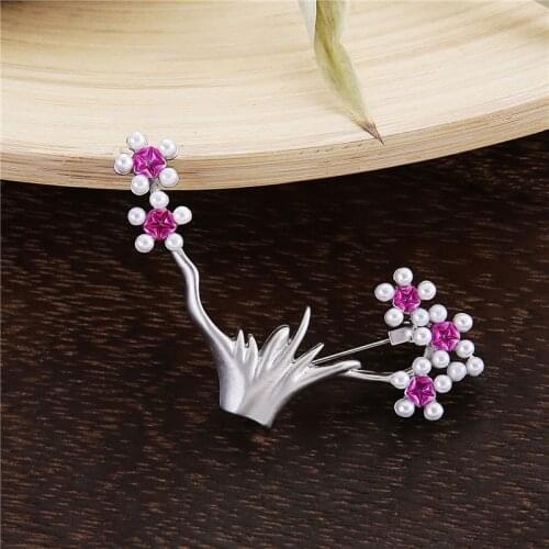 Women Brooches New Trendy Simulated Pearl Flower Pins and Brooches Metal Party Dress Pin Jewelry