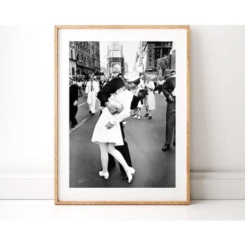 Day in Times Square Poster Print Kiss Wall Art Picture Valentines Day Love Gift Home Room Decor Retro poster kraft paper