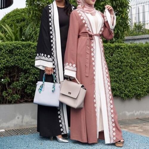 Ramadan Eid Muslim Abayas Dubai Fashion Lace Embroidery Abaya Muslim Dresses Musical Robe Prayers Service Abaya With Belt F1019