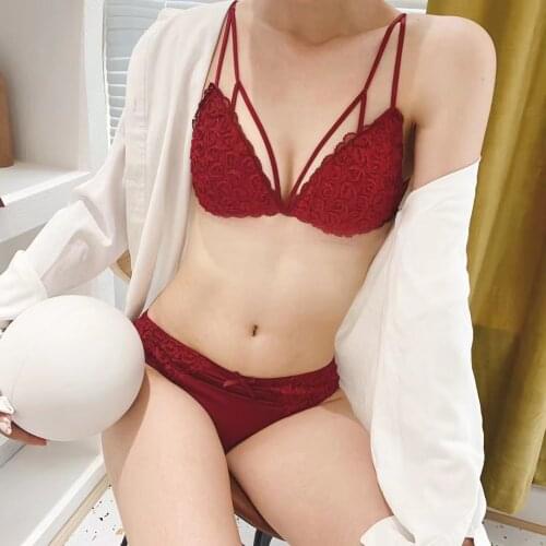 Hollow Out Sexy Young Girls Red Underwear Sets The Triangle Cup Bamboo Charcoal Thin Bra And Panty Set Full Floral Lace Intimate