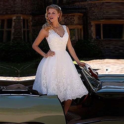 Short Wedding Dresses Knee Length Travel Tulle Rhinestones V-Neck Lace Up Bride Gowns Vintage Lace Appliques Pleated Dress 2020