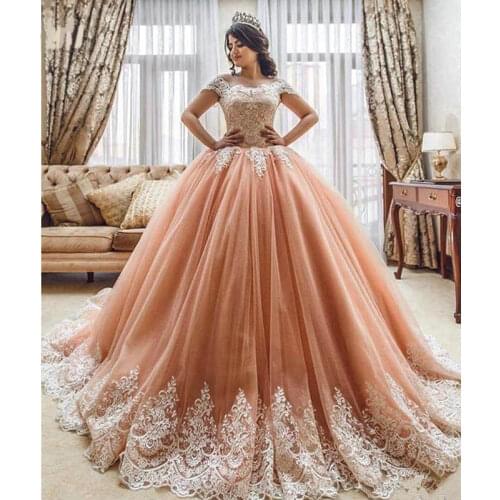 Gorgeous Boat Neck Off The Shoulder Ball Gown Quinceanera Dresses Short Sleeves Appliques Lace Dubai Sweet 16 Debutante Dresses