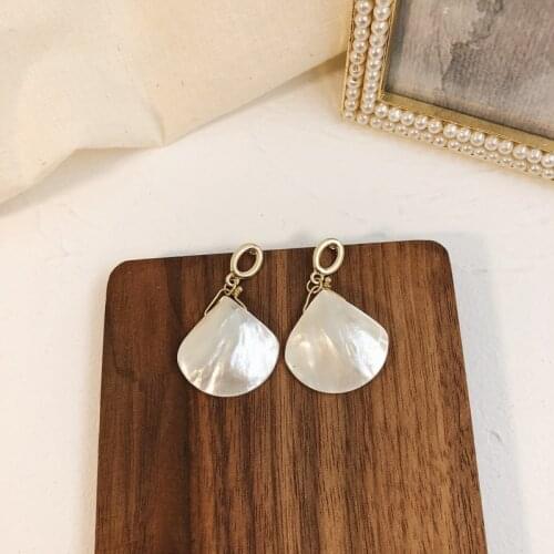 Fashion Freshwater Shell Fan-Shaped Female Simple Retro Design Earrings Geometric Handmade Super Fairy Earrings Tide