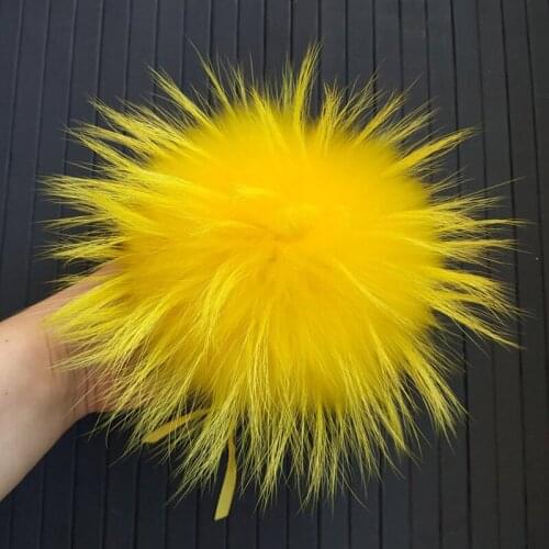 5pcs/lot Fur Pom Pom Yellow Fur Pompom Raccoon Pompoms for hat beanie Christmas Gift 15cm