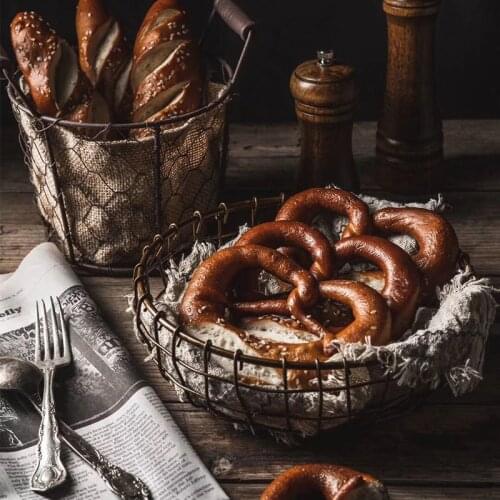 1Pcs Vintage Metal Wrought Iron Storage Basket Fruit Bread Snack Toy Basket Kitchen Organizer Home Office Storage Tabletop Decor