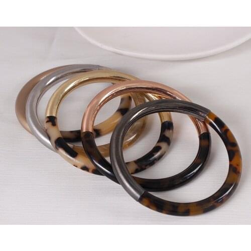 2021 New Retro Half Leopard Print Acrylic Metal Bracelet Brushed Gold Effect Bracelet Womens Simple Bracelet Jewelry Wholesale