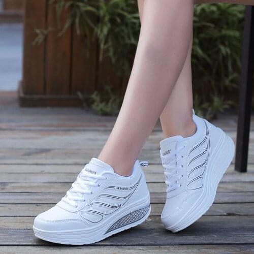 Designer White Platform Sneakers Casual Shoes Vulcanized Women Tenis Feminino Women Wedges Shoes Footwear Basket Mesh trainers