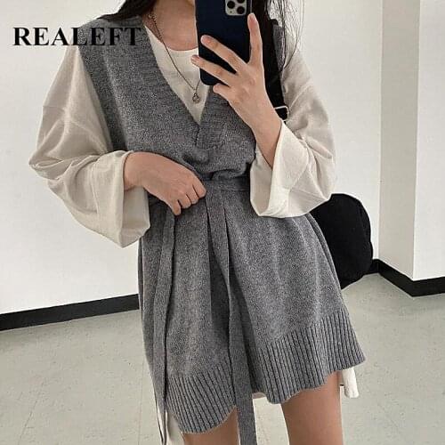 REALEFT Womens V-neck Sweater Vest Korean Style Solid Color Sleeveless Casual Loose Knitted Tops With Belt 2021 New Autumn