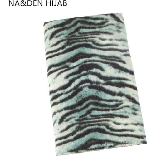 1PCS Fashion Leopard pattern scarves Acrylic Islamic scarf Solid shalws Muslim hijab Winter scarf Long muffler Hi-Q ladies wraps