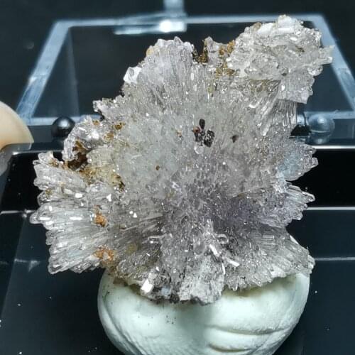 Natural high quality aluminum fluoride anhydrite crystal crystal healing energy stone decoration QUARTZ GEM delivery box