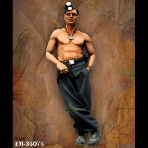 Resin Figure 1/35 Scale Model Kit Soldier Standing Resting GK Assembly Models Kit Resin Colorless Self-Assembled Toy No.648