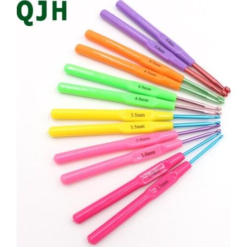 12Pcs 12 Sizes Soft Smooth Plastic Handle Aluminum Crochet Hooks Knitting Neddles Craft Ergonomic Grip 2.5-5.0mm 6 Colors