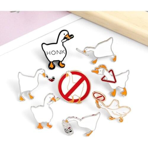 Foreign trade creative cartoon animal jewelry brooch cute little swan series modeling clothing decoration brooch badge