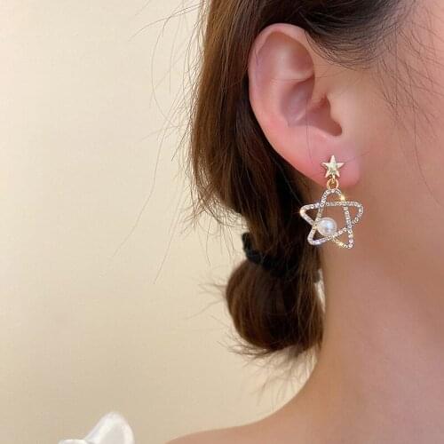 Korean Fashion Pearl Hollow Five-pointed Star Charm Earrings for Women A Pair Fresh Small Jewelry Simple Personality Earrings