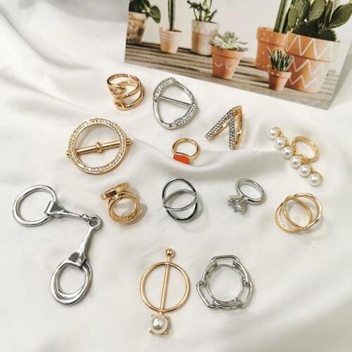 Luxury Scarf Buckle Wedding Hoop Brooch Pins for Women Crystal Holder Silk Shawl Buckle Ring Clip Scarf Jewelry Gift Accessories