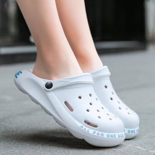 2021 Hot Sale Luxury Brand Clogs Women Sandals Shoe EVA Lightweight Sandles Unisex Colorful Shoes for Summer Beach Garden shoes