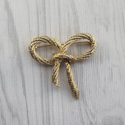 2020 New European and American style electroplated gold bow fashion personality brooch