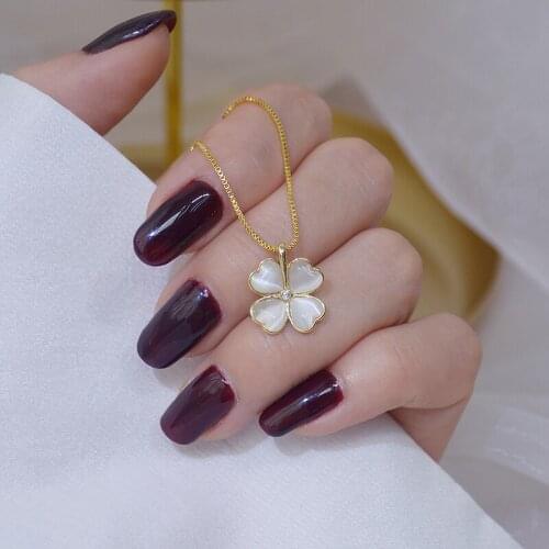 Ins Hot Sale Delicate Flower Charm Pendant&necklaces for Women Elegant Opal Heart Chain Choker Necklaces Gift