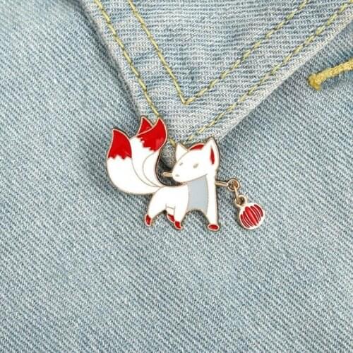 XM008 Cartoon Cute Animal Fox Lantern Alloy Brooch Pin Fashion Accessories Wholesale