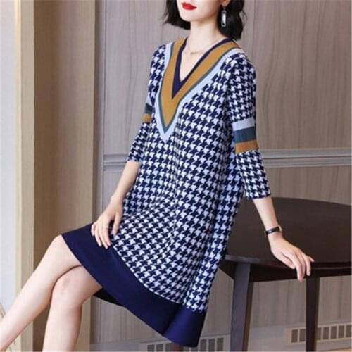 Miyake folds loose large size womens clothing in spring 2021 new small floral temperament age-reducing belly-covering dress