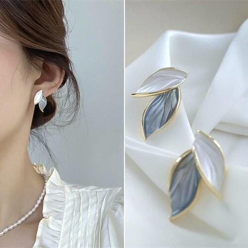 Leaf Shape Pendant Earrings Ladies Metal Leaf Holiday Earrings Exquisite Party Jewelry Girls Gift Earrings