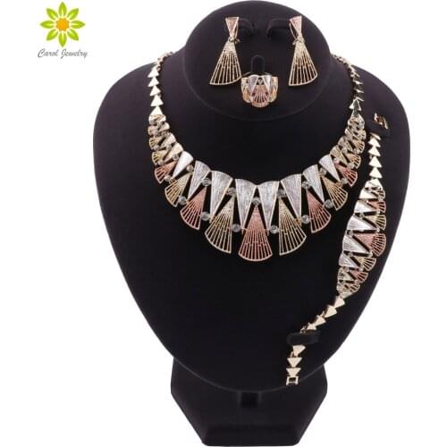 2020 New Jewelry Sets Dubai African Fashion Gold color Costume Jewellery Nigerian Necklace Earrings Bracelet Ring Sets for Women