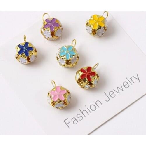 Wind chimes ornaments Japanese Japanese style cherry blossom colored small bells hollow flower ball metal wind chimes