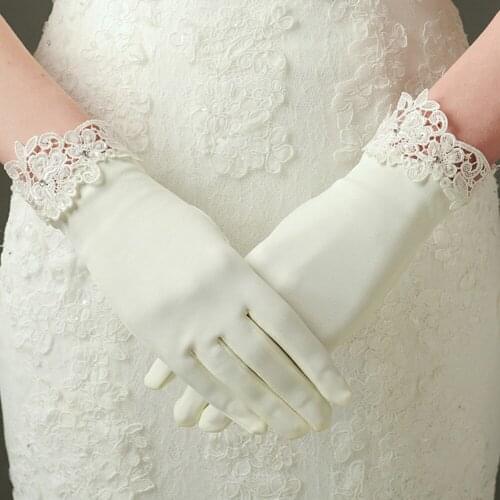 HONGFUYU Ivory Matte Satin Bridal Gloves In Stock Short Lace Edge Wedding Bridal Accessories Wrist Length Prom Party Glove