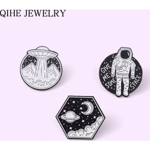 Universe Adventure Astronaut UFO Enamel Pins Badge Cartoon Planets Brooches Lapel Pin Jewelry Gift for Space Lover Wholesale