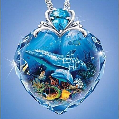 Exquisite Womens Fashion Creative Dolphin Necklace Creative Crystal Glass Pendant Angel Tear Necklace Women Necklace Wholesale