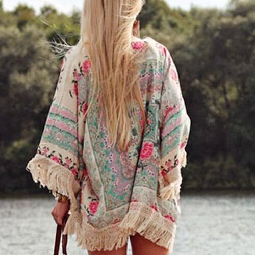 Women´s Bat-Shaped Shawl Beach Swimwear Bikini Cover Up Wrap White Lace Floral Tassels Beachwear