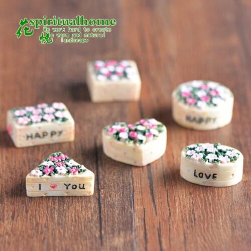 ZOCDOU 1 Piece Happy Love Shaped Beautiful Flower Basket Home Ornament Small Statue Little Figurine Crafts Cute Garden Deco