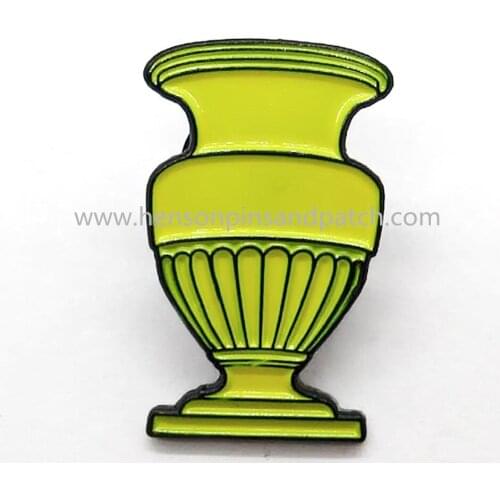 Customized black metal soft enamel bottle vase pin badge