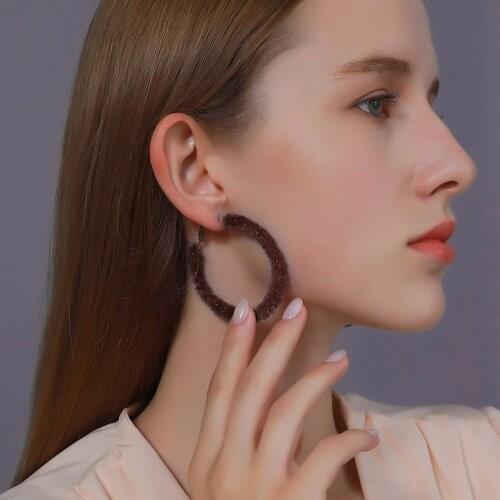 Vintage Plush Earring Minimalist C-Type Jewelry Metal Flash Ladies Jewelry Gift Rock Earrings Charming Piercing Earrings