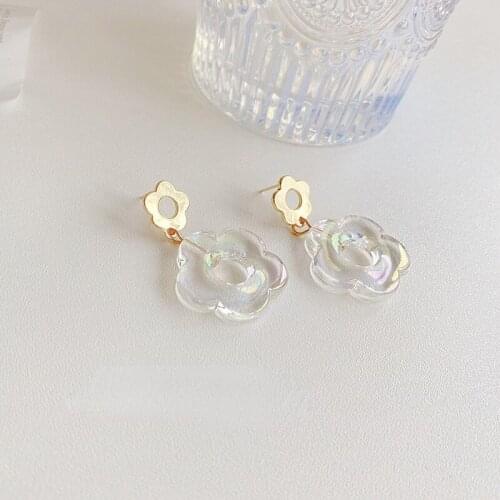 Origin Summer Trendy Clear Arcylic Hollow Flower Pendant Earring for Women Laides Metallic Gold Color Floral Earring Accessories