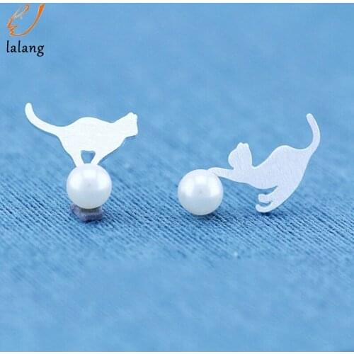 Creative Cartoon Animal Cat Playing Ball Pearl Tiny Cute Asymmetry Fun Ear Studs Earrings Gift